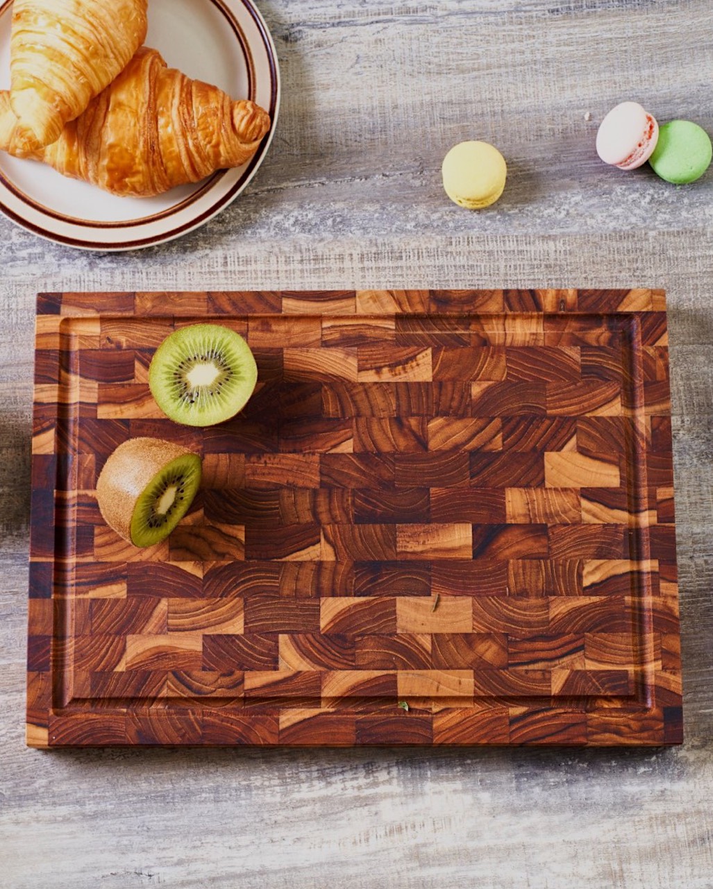 Solid cutting board